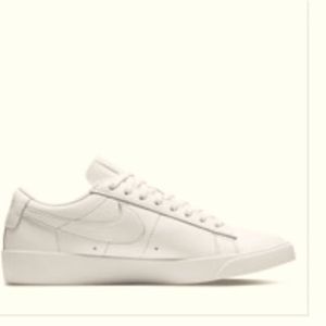 Nike Women’s Blazer Low Sneakers in white